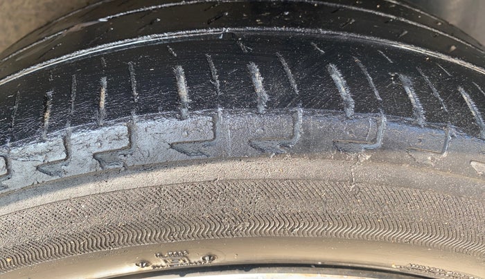 2023 Tata ALTROZ XZ + SUNROOF, Petrol, Manual, 37,220 km, Left Rear Tyre Tread