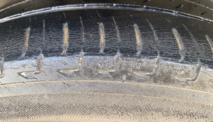 2023 Tata ALTROZ XZ + SUNROOF, Petrol, Manual, 37,220 km, Right Rear Tyre Tread