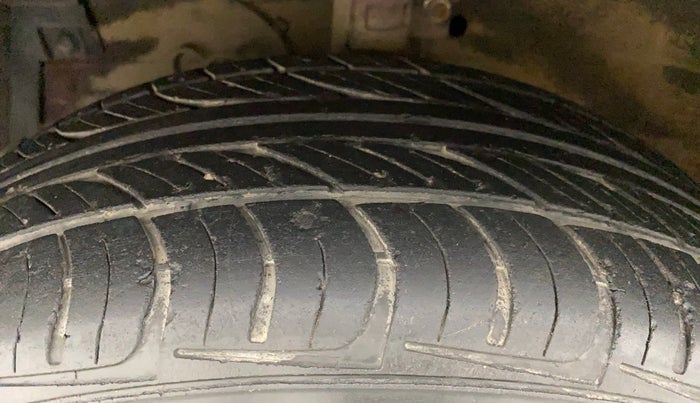 2012 Maruti Ertiga VDI, Diesel, Manual, 82,321 km, Left Front Tyre Tread
