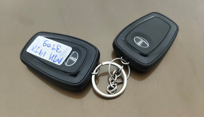 2022 Tata PUNCH CREATIVE  AMT, Petrol, Automatic, 16,627 km, Key Close Up