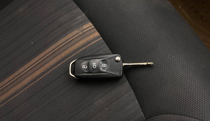 2018 Tata TIAGO NRG PETROL, Petrol, Manual, 93,656 km, Key Close Up