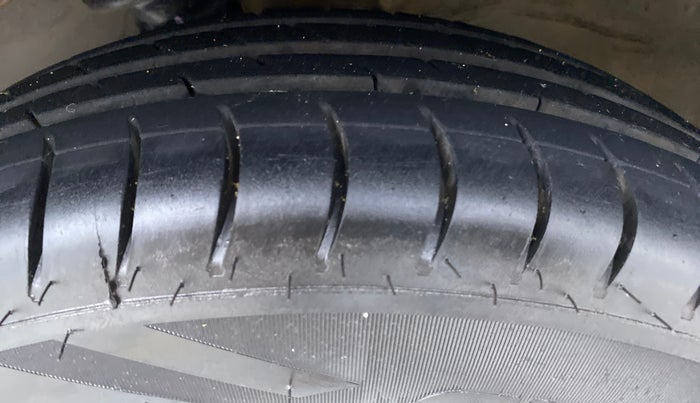 2013 Maruti Alto 800 LXI, Petrol, Manual, 79,590 km, Left Front Tyre Tread