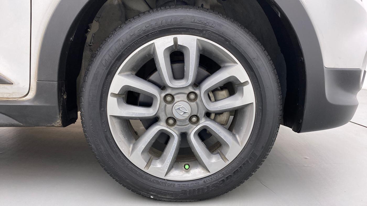 2017 Hyundai i20 Active 1.2 SX, Petrol, Manual, 33,242 km, Right Front Wheel