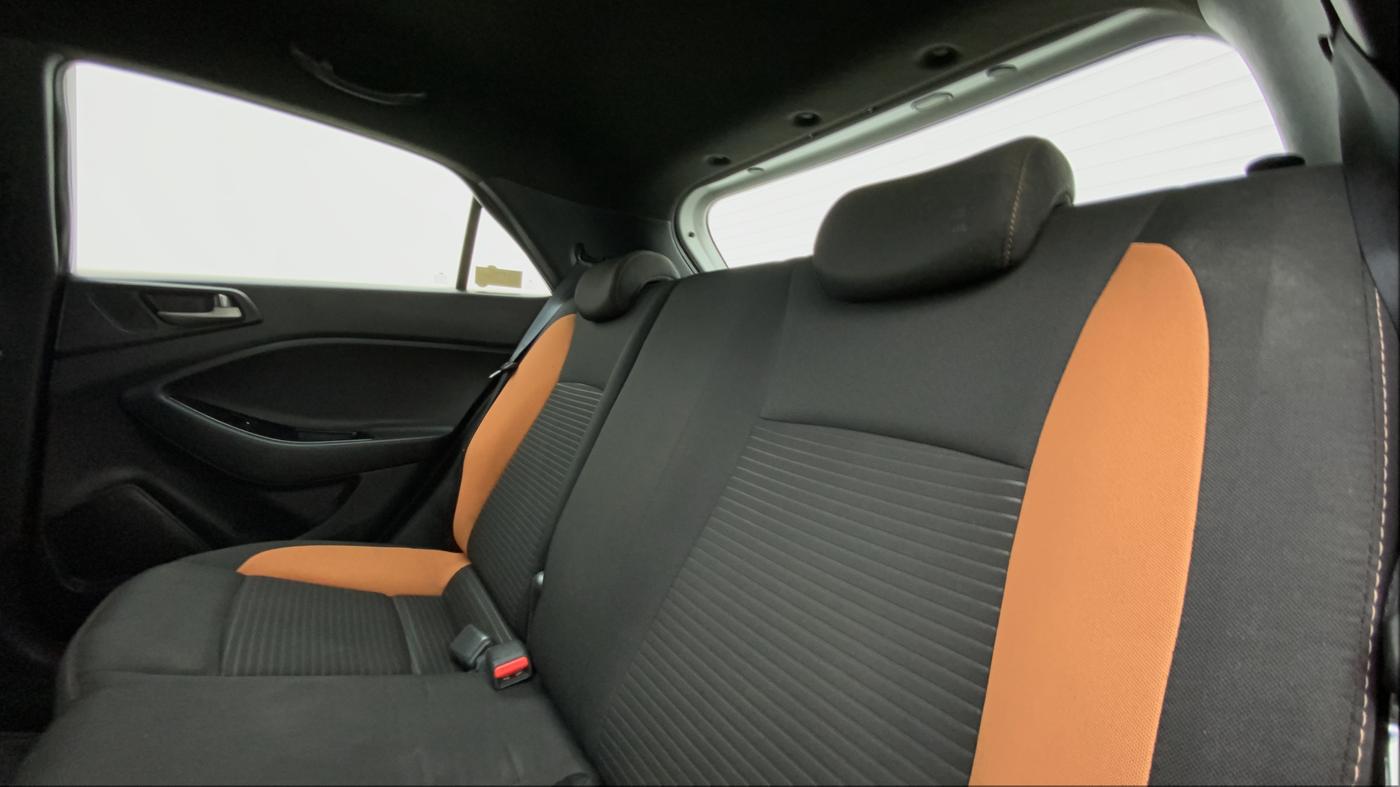 2017 Hyundai i20 Active 1.2 SX, Petrol, Manual, 33,242 km, Right Side Rear Door Cabin