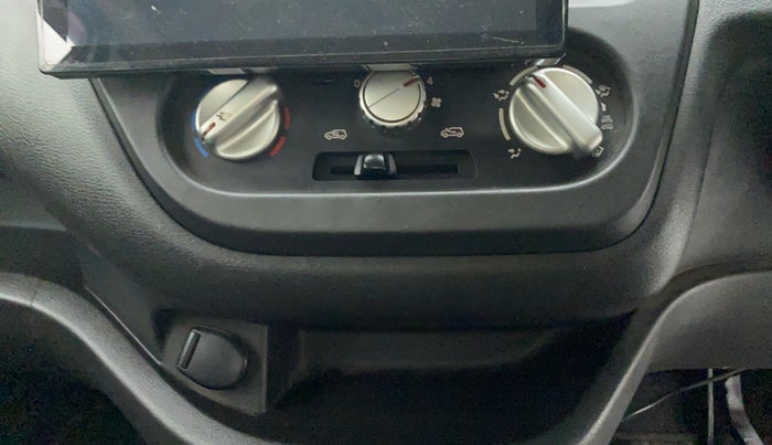 2018 Datsun Redi Go A, CNG, Manual, 67,155 km, AC Unit - Directional switch has minor damage
