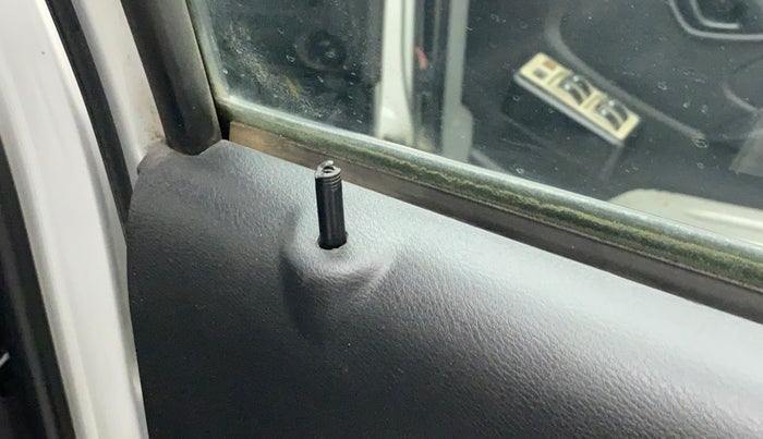 2018 Datsun Redi Go A, CNG, Manual, 67,155 km, Lock system - Door lock knob has minor damage