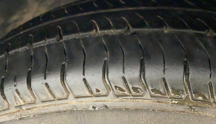 2018 Datsun Redi Go A, CNG, Manual, 67,155 km, Right Rear Tyre Tread