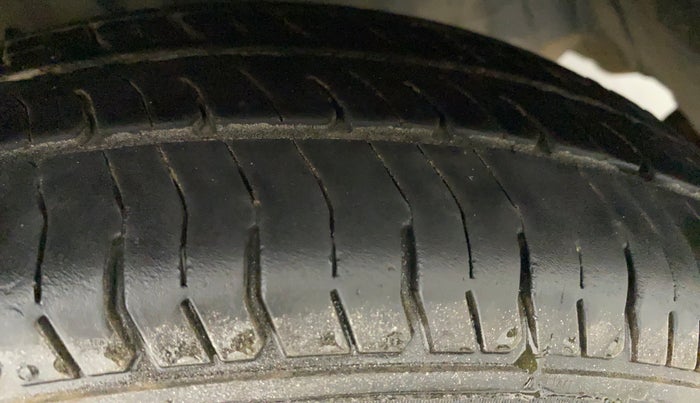 2018 Datsun Redi Go A, CNG, Manual, 67,155 km, Left Front Tyre Tread