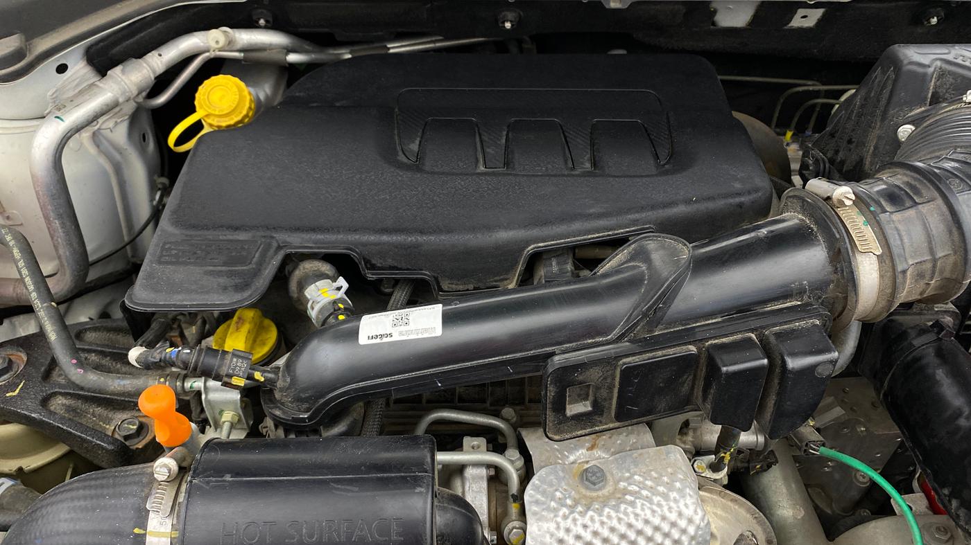 2023 Mahindra XUV300 W6 1.2 PETROL AMT, Petrol, Automatic, 13,946 km, Engine View