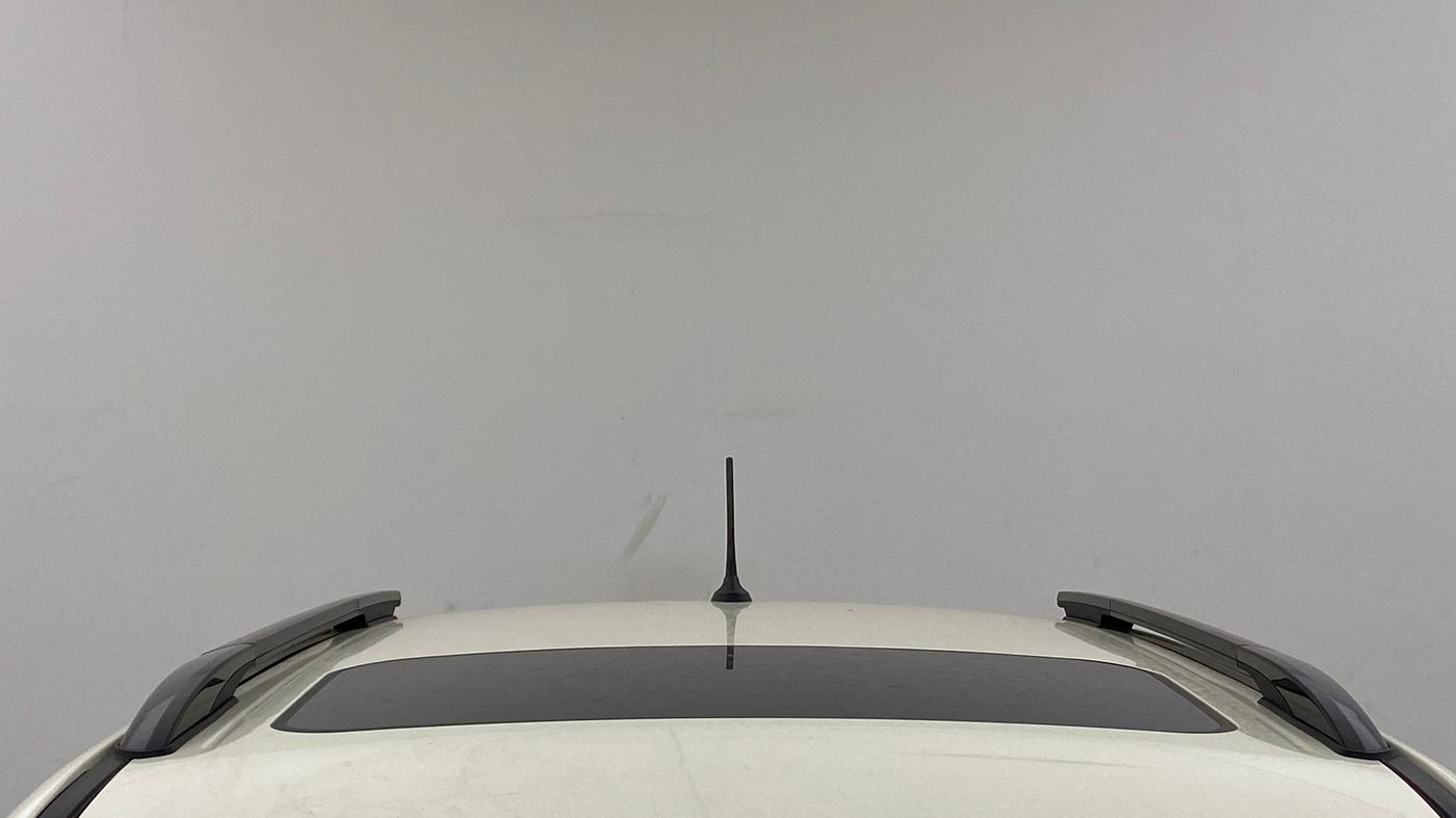 2023 Mahindra XUV300 W6 1.2 PETROL AMT, Petrol, Automatic, 13,946 km, Moonroof/ Sunroof