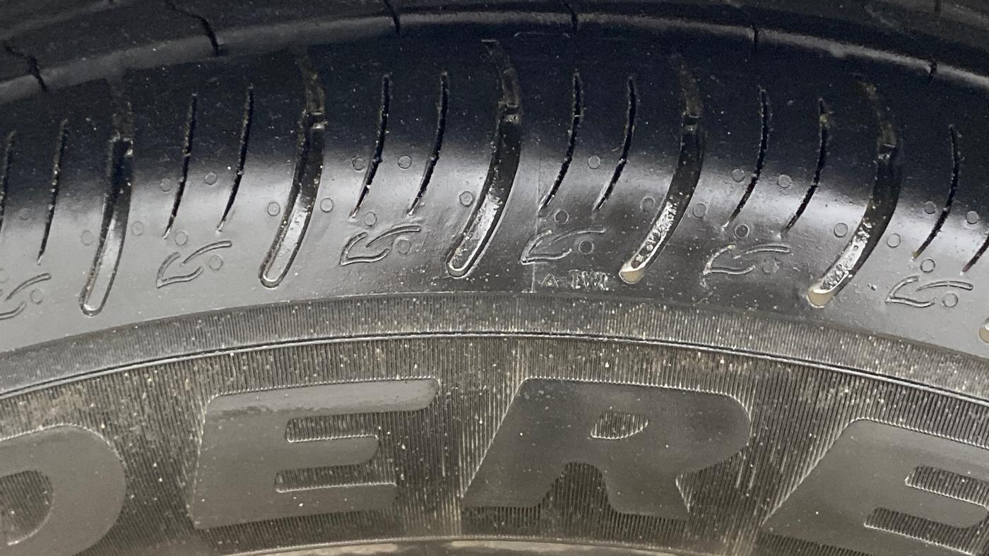 2023 Mahindra XUV300 W6 1.2 PETROL AMT, Petrol, Automatic, 13,946 km, Left Front Tyre Tread
