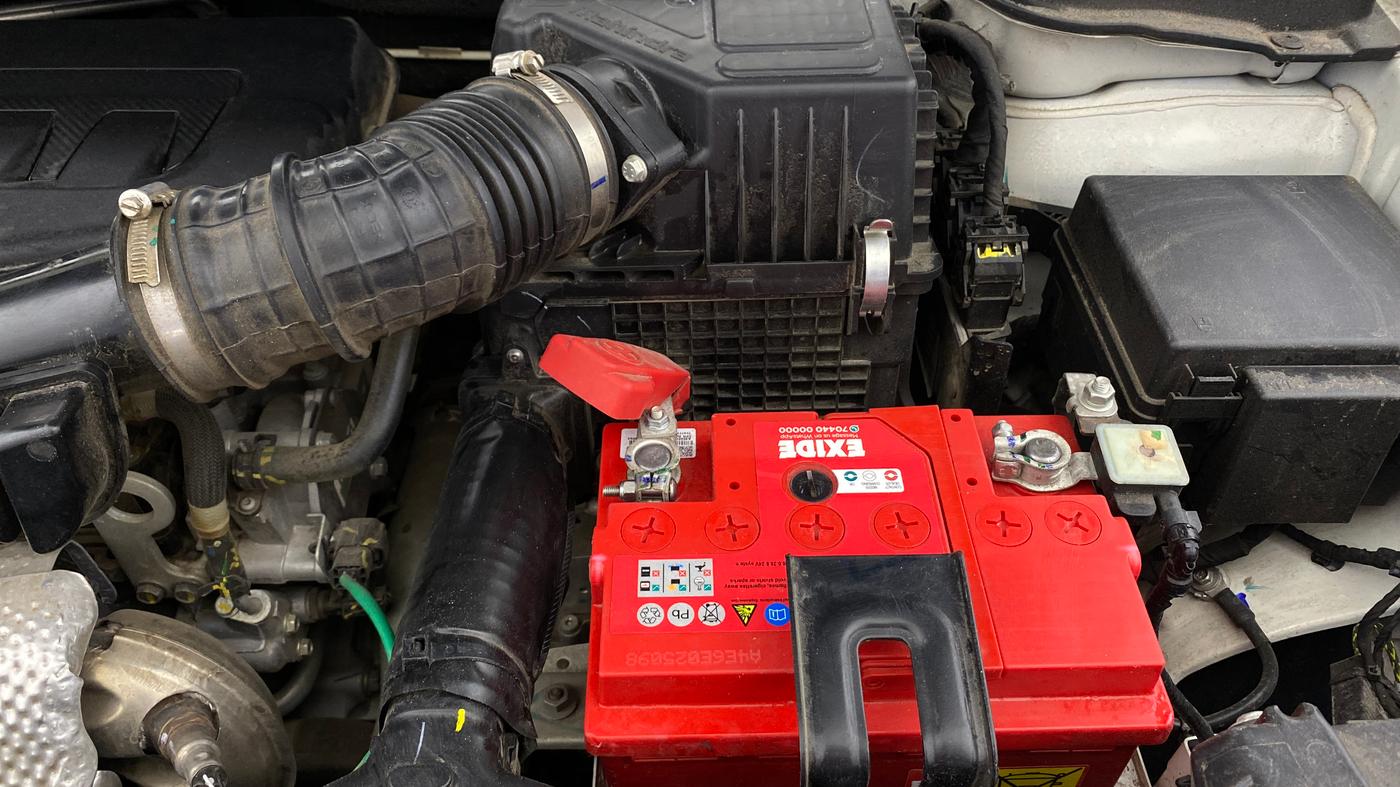 2023 Mahindra XUV300 W6 1.2 PETROL AMT, Petrol, Automatic, 13,946 km, Engine View - Left