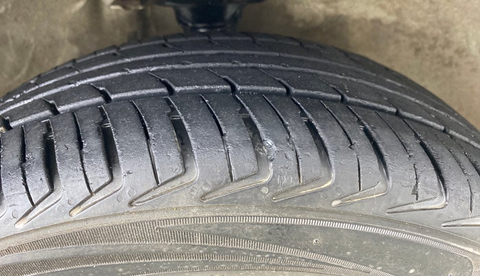 2014 Maruti Alto K10 LXI P, Petrol, Manual, 64,645 km, Right Front Tyre Tread