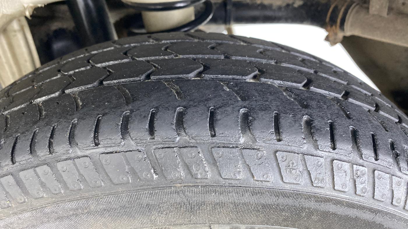 2014 Maruti Alto K10 LXI P, Petrol, Manual, 64,645 km, Left Rear Tyre Tread