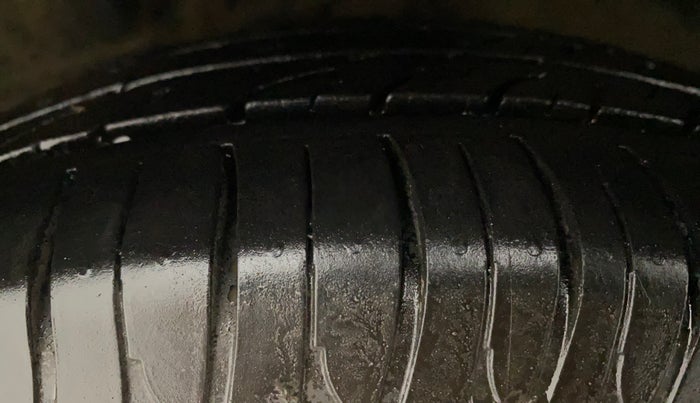 2016 Maruti Celerio VXI CNG, CNG, Manual, 70,685 km, Left Front Tyre Tread