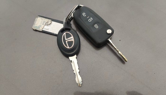 2018 Tata Tiago XZ DIESEL, Diesel, Manual, 1,47,128 km, Key Close Up