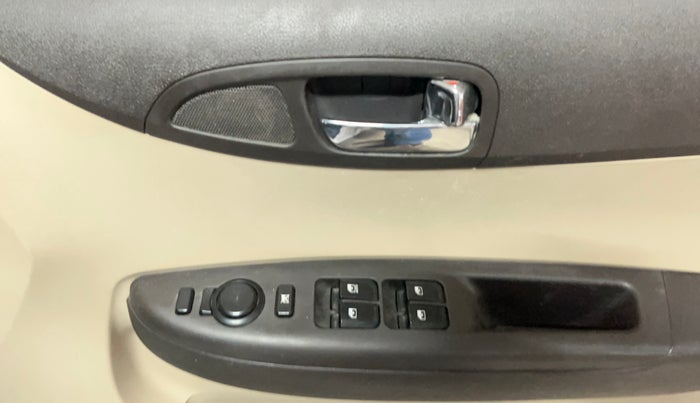 2014 Hyundai Elite i20 SPORTZ 1.2, Petrol, Manual, 41,304 km, Driver Side Door Panels Control