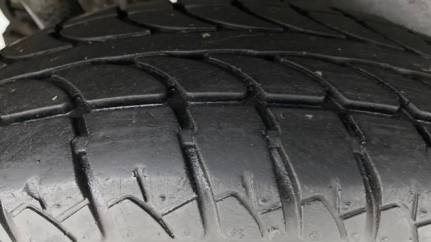 2013 Maruti Wagon R 1.0 LXI CNG, CNG, Manual, 84,236 km, Right Rear Tyre Tread