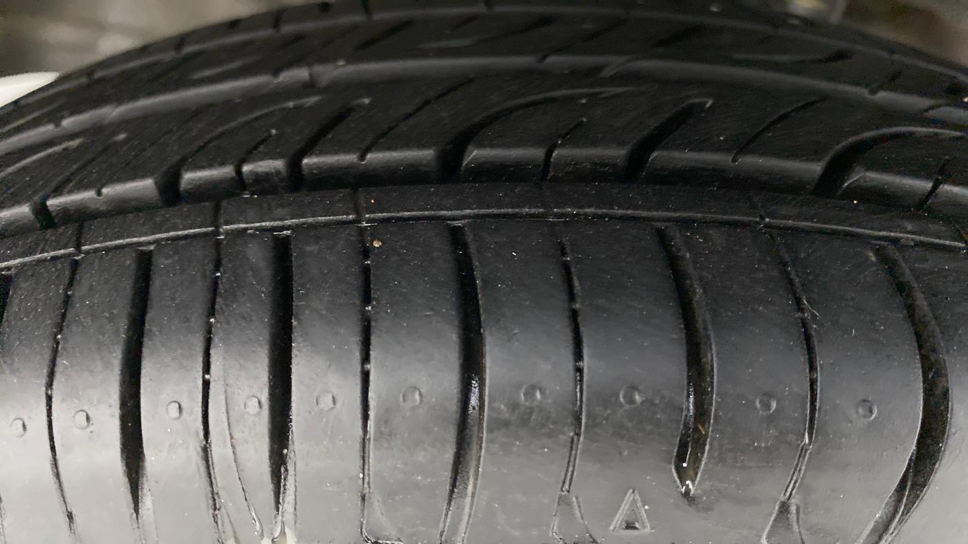 2013 Maruti Wagon R 1.0 LXI CNG, CNG, Manual, 84,236 km, Left Front Tyre Tread