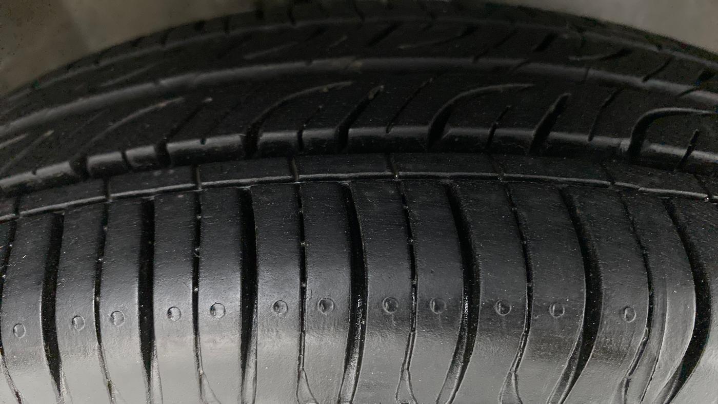 2013 Maruti Wagon R 1.0 LXI CNG, CNG, Manual, 84,236 km, Right Front Tyre Tread