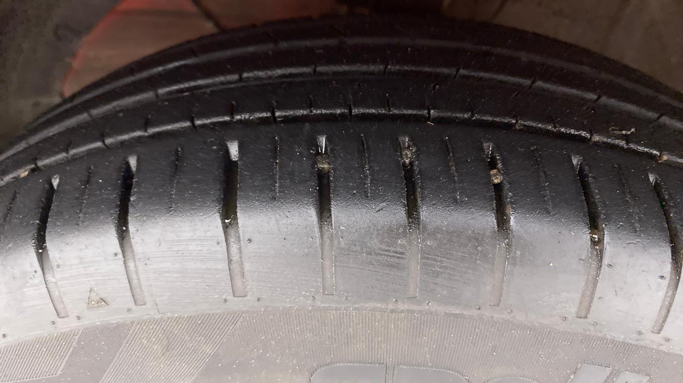 2020 Maruti Swift ZXI PLUS AMT, Petrol, Automatic, 19,663 km, Left Front Tyre Tread