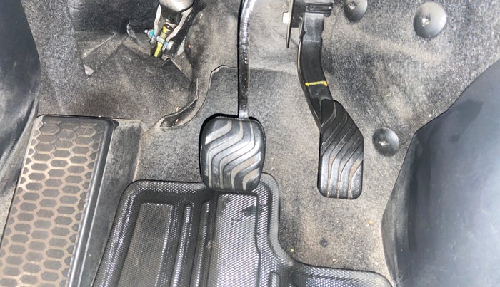 2022 Nissan MAGNITE XV TURBO CVT, Petrol, Automatic, 44,865 km, Pedals