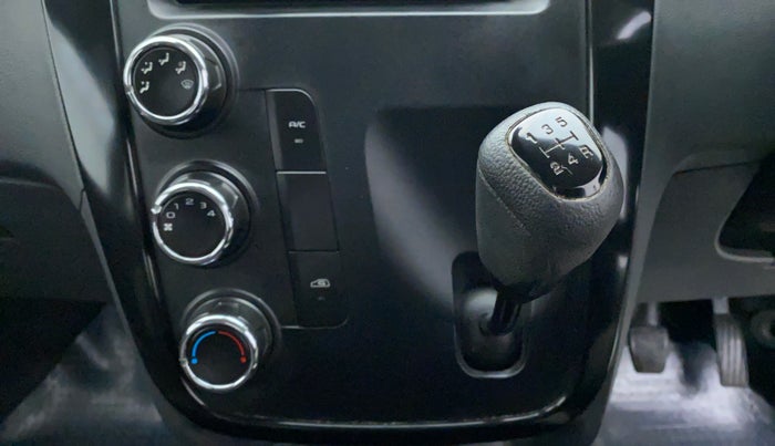 2019 Mahindra Kuv100 K2 TRIP CNG, CNG, Manual, 33,292 km, Gear Lever