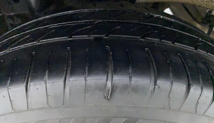 2019 Mahindra Kuv100 K2 TRIP CNG, CNG, Manual, 33,292 km, Right Front Tyre Tread