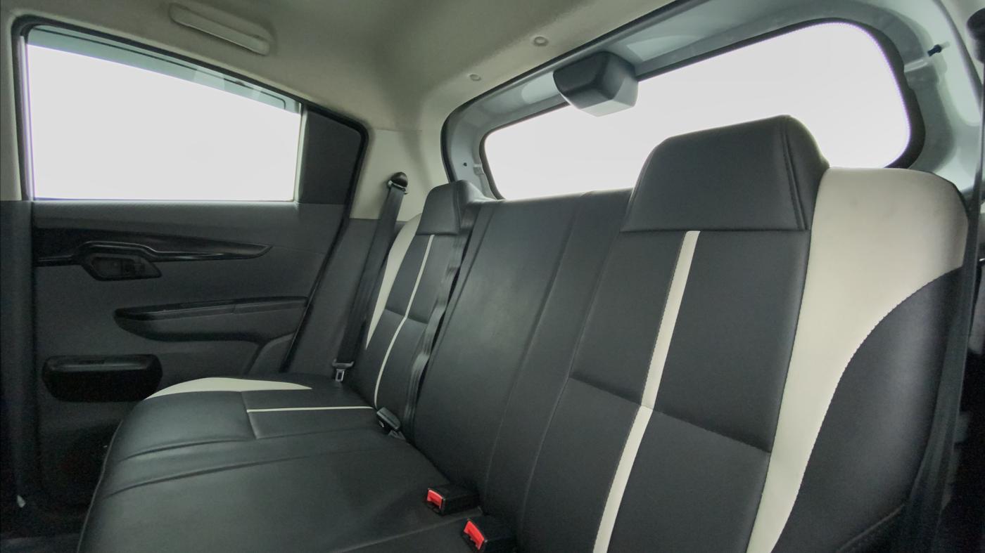 2019 Mahindra Kuv100 K2 TRIP CNG, CNG, Manual, 33,292 km, Right Side Rear Door Cabin