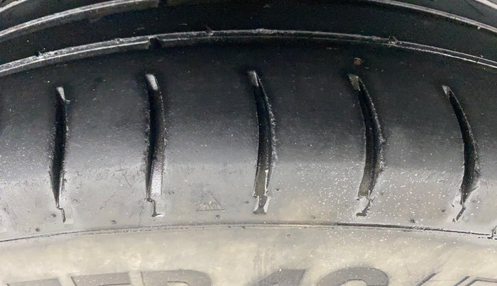 2013 Maruti Swift VXI, Petrol, Manual, 74,583 km, Right Rear Tyre Tread