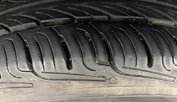 2018 Maruti Swift VXI AMT, Petrol, Automatic, 73,746 km, Left Front Tyre Tread