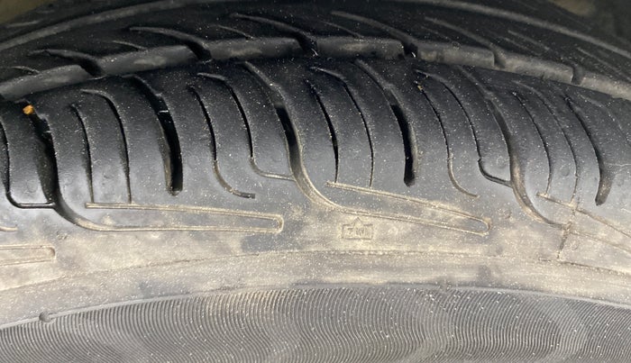 2018 Maruti Swift VXI AMT, Petrol, Automatic, 73,746 km, Right Front Tyre Tread