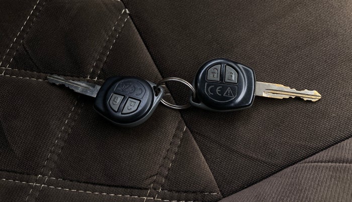 2018 Maruti Swift VXI AMT, Petrol, Automatic, 73,746 km, Key Close Up