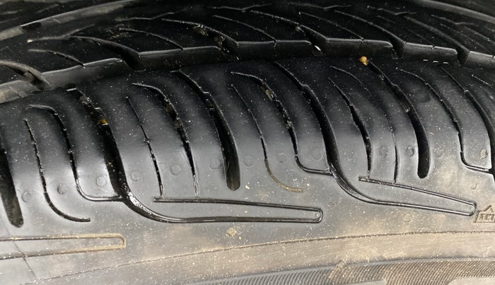 2018 Maruti Swift VXI AMT, Petrol, Automatic, 73,746 km, Right Rear Tyre Tread