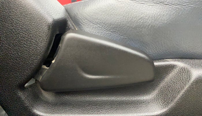 2017 Renault Kwid RXT 1.0, Petrol, Manual, 47,842 km, Driver Side Adjustment Panel