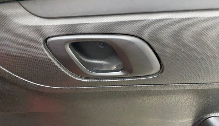 2017 Renault Kwid RXT 1.0, Petrol, Manual, 47,842 km, Driver Side Door Panels Control