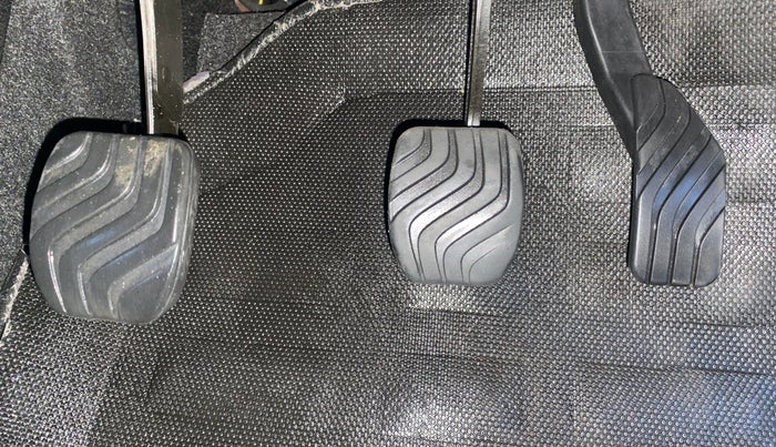 2017 Renault Kwid RXT 1.0, Petrol, Manual, 47,842 km, Pedals