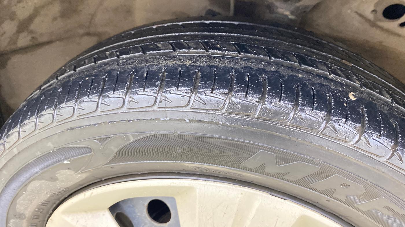 2016 Maruti Wagon R 1.0 VXI AMT, Petrol, Automatic, 31,016 km, Right Front Tyre Tread