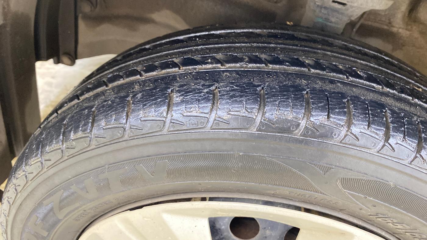 2016 Maruti Wagon R 1.0 VXI AMT, Petrol, Automatic, 31,016 km, Left Front Tyre Tread