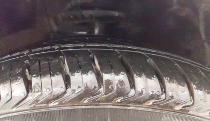 2020 Skoda Rapid 1.0 AMBITION TSI MT, Petrol, Manual, 1,19,828 km, Right Front Tyre Tread