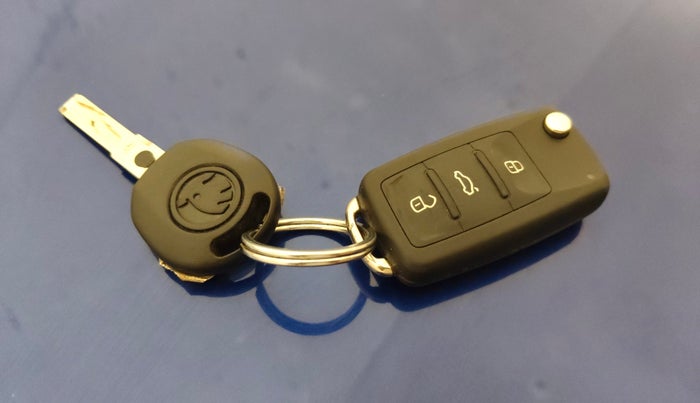 2020 Skoda Rapid 1.0 AMBITION TSI MT, Petrol, Manual, 1,19,828 km, Key Close Up