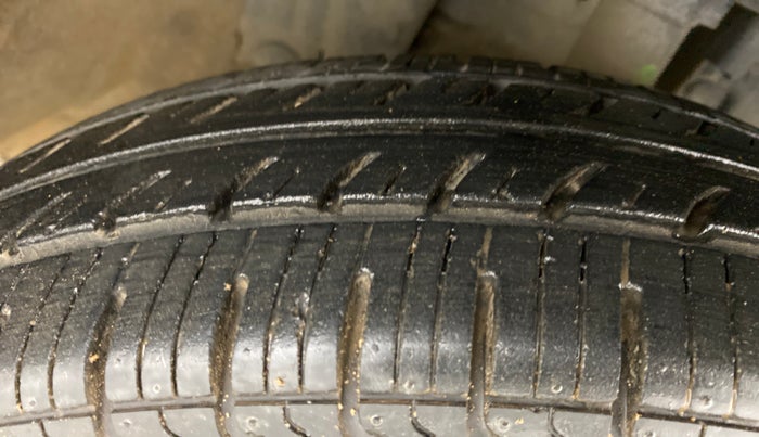 2017 Renault Kwid RXL, Petrol, Manual, 10,865 km, Right Front Tyre Tread