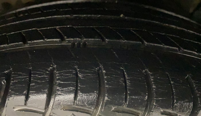 2013 Maruti Swift ZXI, Petrol, Manual, 81,990 km, Right Front Tyre Tread