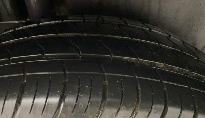 2013 Maruti Swift ZXI, Petrol, Manual, 81,990 km, Right Rear Tyre Tread