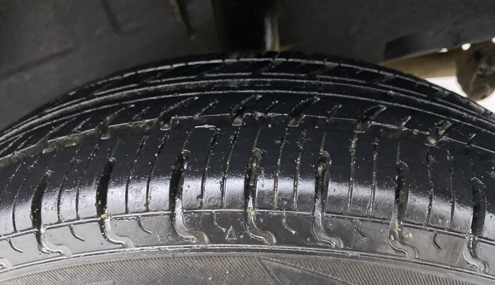 2018 Renault Kwid RXL, Petrol, Manual, 17,220 km, Left Rear Tyre Tread