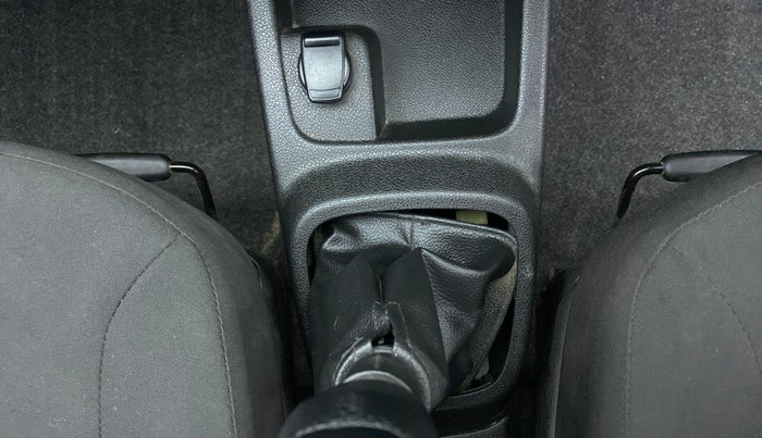 2018 Renault Kwid RXL, Petrol, Manual, 17,220 km, Gear lever - Boot Cover minor damage