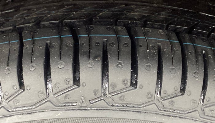 2014 Hyundai i10 SPORTZ 1.1, Petrol, Manual, 23,360 km, Right Rear Tyre Tread