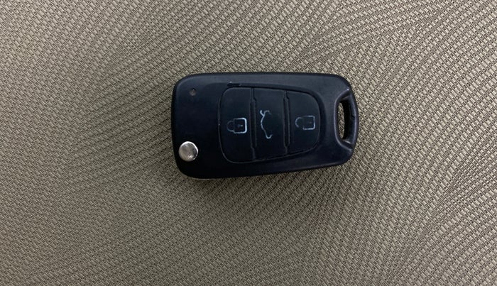 2014 Hyundai i10 SPORTZ 1.1, Petrol, Manual, 23,360 km, Key Close Up