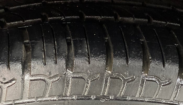 2014 Hyundai i10 SPORTZ 1.1, Petrol, Manual, 23,360 km, Left Front Tyre Tread