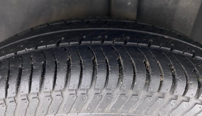 2009 Maruti Swift VXI 1.3, Petrol, Manual, 49,410 km, Left Rear Tyre Tread